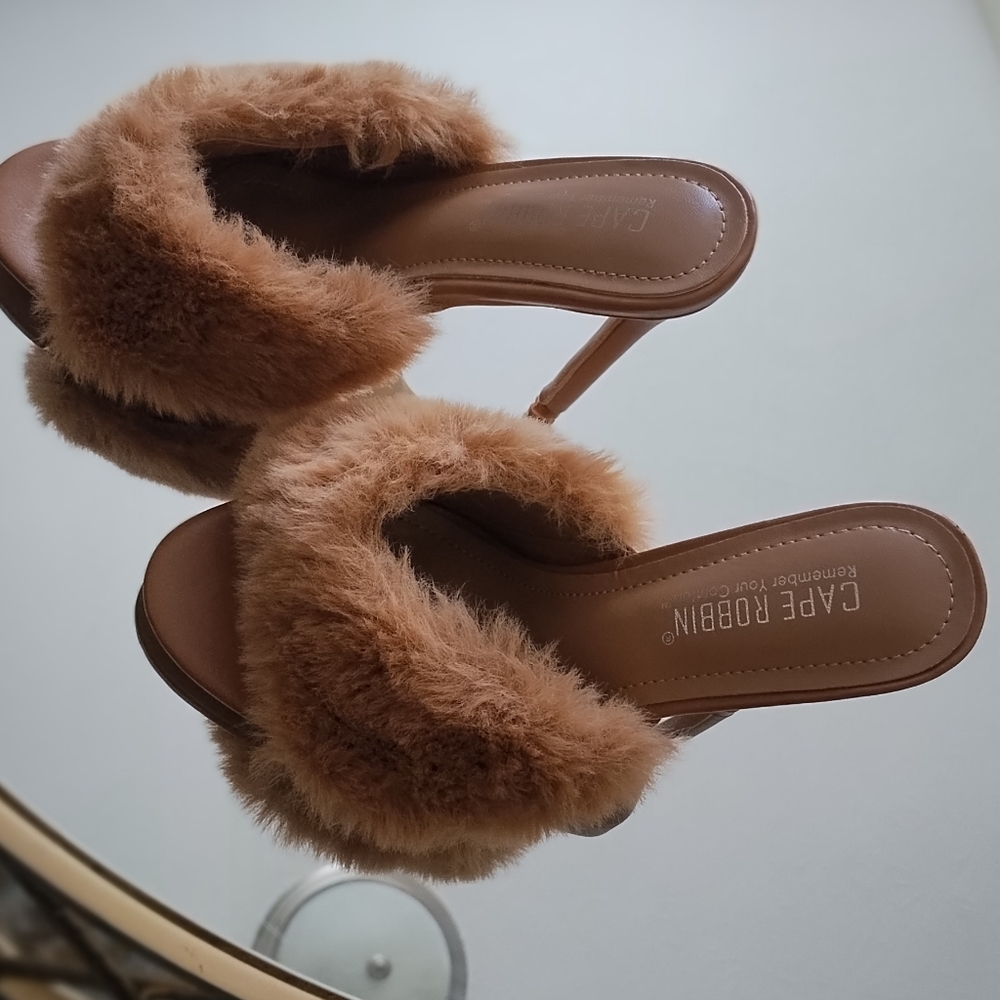 Fuzzy Slippers - Picture 4 of 4